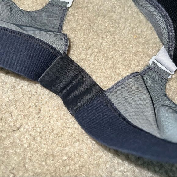Gifted to Katie Adidas Dark Gray & Black sports bra size XS - Picture 8 of 8